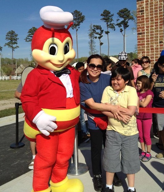 Janette Mercado and nephew Joanel Daos join the long queue to Chicken Joy.