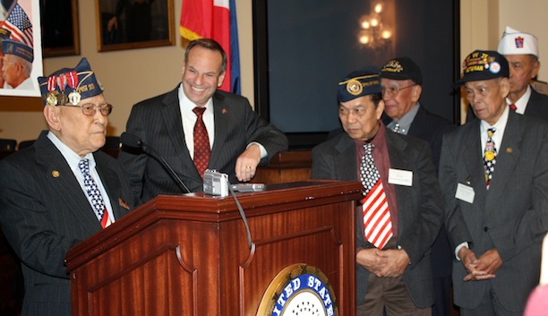 Filner with Filipino veterans. Photo by Bing Branigin