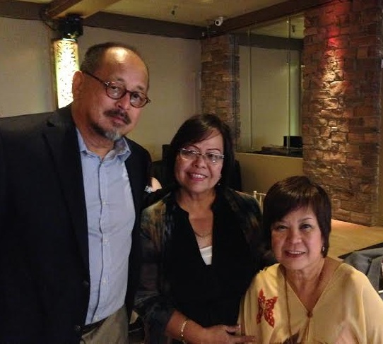 TFLA Editor Cecile Ochoa (middle) celebrates with Plaridel judges Inquirer.net US Bureau Chief Rene Ciria-Cruz and Gemma Nemenzo, editor of Positively Filipino.