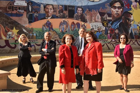 Press and community leaders visit the re-dedicated ‘Gintong Kasaysayan’ mural.  From left: Singer-writer Lou Sabas, stage and movie actor Muni Zano, Philippine News Columnist Ludy Ongkeko, Beverly Hills Courier manager Evelyn Portugal, TFLA Publisher Dante Ochoa, TFLA editor Cecile Ochoa.  Photo by TeTBee