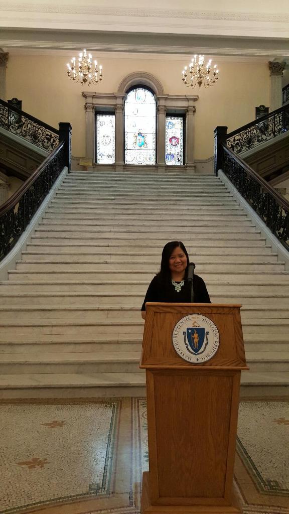 Filipino teacher Jennifer Suzara-Cheng receives national Award in Massachusetts. 