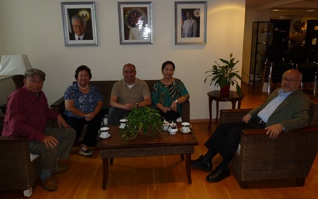 The Gaas visit the Philippine Embassy in Oslo. With them in photo, Philippine Ambassador to Norway Bayani Mercado and wife Nida. 