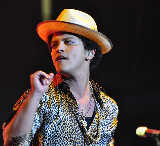 'Cuz you're amazing, Bruno Mars. Photos by Elton Lugay