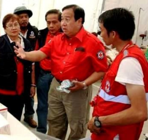 Philippine Red Cross Chairman Richard Gordon (second from right) with PRC volunteers