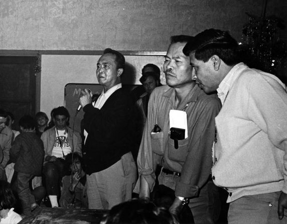 Itliong and Chavez appear to be in deep discussion at a workers’ meeting. This photo was taken at a Filipino hall. 