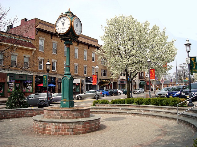 The antique Victorian clock in downtown Cranford. Photo by Kalim 2008