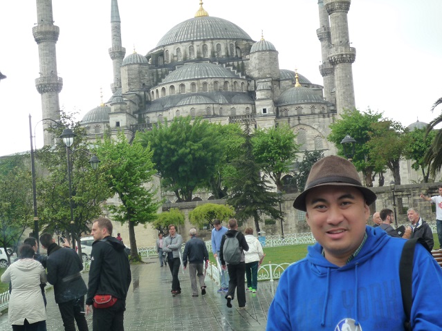 The author outside the Blue Mosque