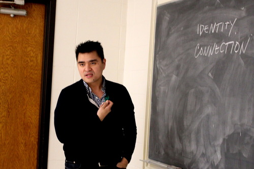 Vargas speaking before students at a nonfiction writing class at the University of Iowa