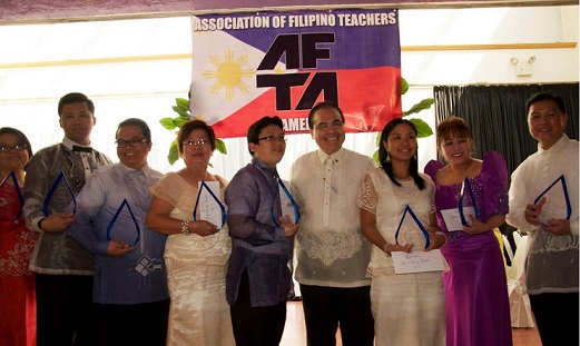 Balikturo Awardees for 2012 receive their plaques from  Consul General Mario de Leon Jr. (4th from right). 