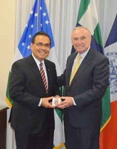 NYPD Commissioner Bill Bratton and Consul General Mario de Leon Jr.: Keeping New Yorkers, including Filipinos, safe