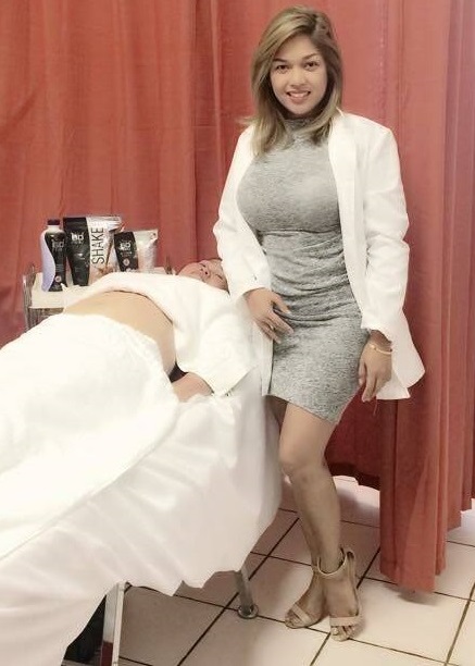 Mita Quiogue with a customer, supervises Glossy’s slimming and anti-aging treatments