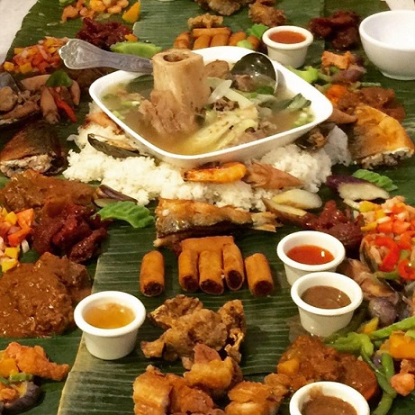 Kabayan’s ‘kamayan’ spread, a novelty utensil-free dining, is gaining popularity among New Yorkers.