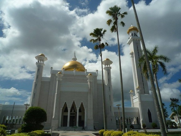 The Sultan Omar Ali Saifuddien Mosque with its pure gold dome that can be seen from anywhere throughout Bandar Seri Begawan.