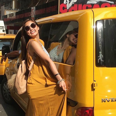 Kim Chiu gets into a yellow cab. Photos: ASAP Live in New York