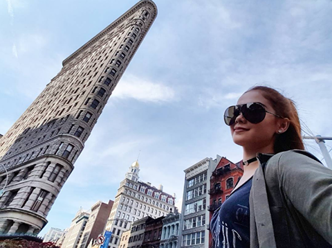 Maja Salvador curious to find out what’s inside the Flatiron Building. 