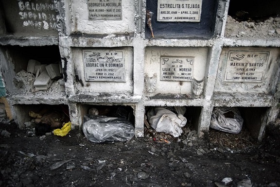 Bodies of murdered drug suspects are stuffed inside vacant tombs. Photo: Human Rights Watch