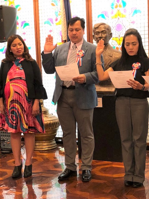 KIDS Philippines, Inc. President Vince Gesmundo and Vice President Ann Constantino Beck take their oath. KPI founder Cherry Marmes Smyth is at left. The FilAm Photos