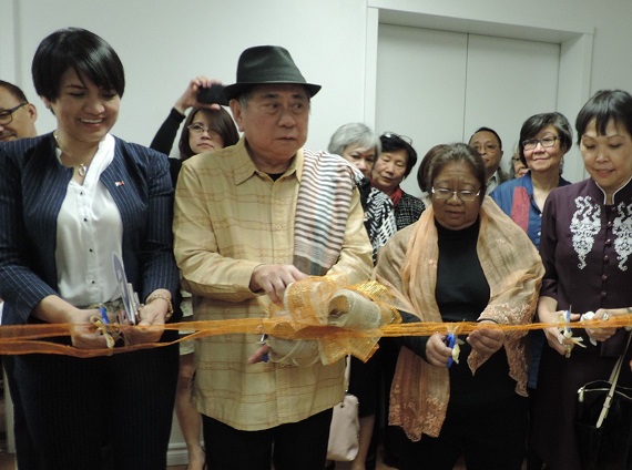 The ribbon-cutting ceremony with, from left: Undersecretary Astravel Pimentel-Naik of the Commission on Filipinos Overseas, National Commission for Culture and the Arts Chairman Virgilio Almario, Consul General Rosalita Prospero, and Ambassador Petronila Garcia.