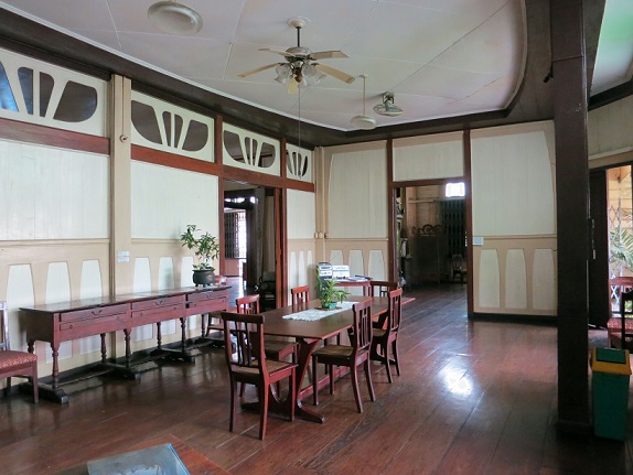 Bahay	Nakpil-Bautista	was	built	in	1914	for	Dr.	Ariston	Bautista	and	his	wife 	Perona	Nakpil.	This 	architecturally	significant	heritage	house	is	designed	with	a	local	interpretation	of	the	Viennese	Secessionist	style	in	Europe.	It	is	maintained	as	a	house	museum	 and	is	open	to	visitors.	Photo	by	Roz	Li