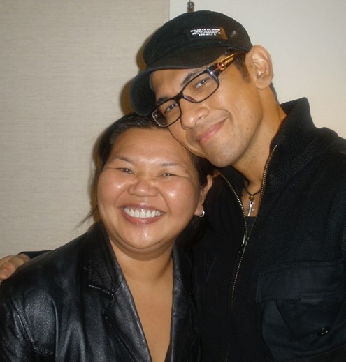 Maricel Salubayba, who was president of his fans club in the 1990s, with Gary Valenciano.